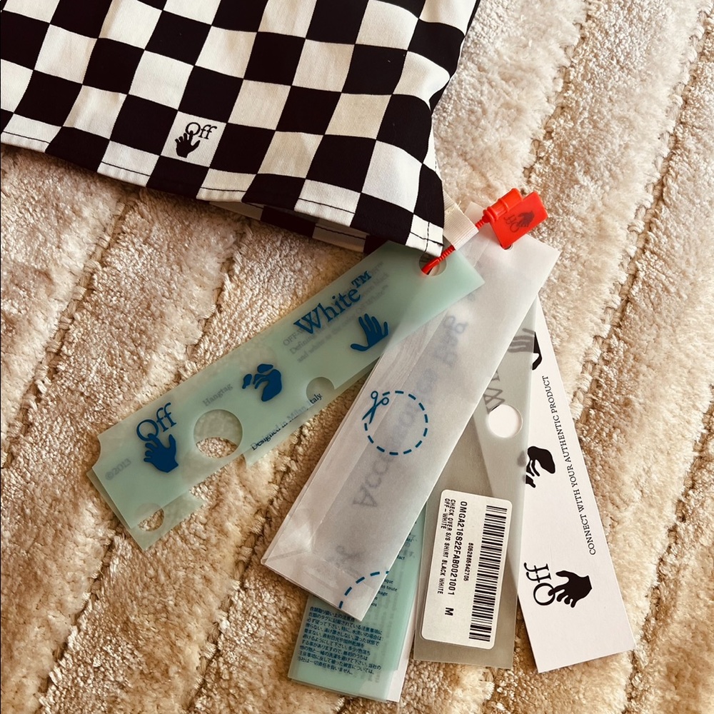OFF-White LIMITED edition. Brand new with tags - Picture 3 of 6
